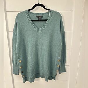 TAHARI L woman cotton blend oversized V neck side button hi low sweater gorpcore